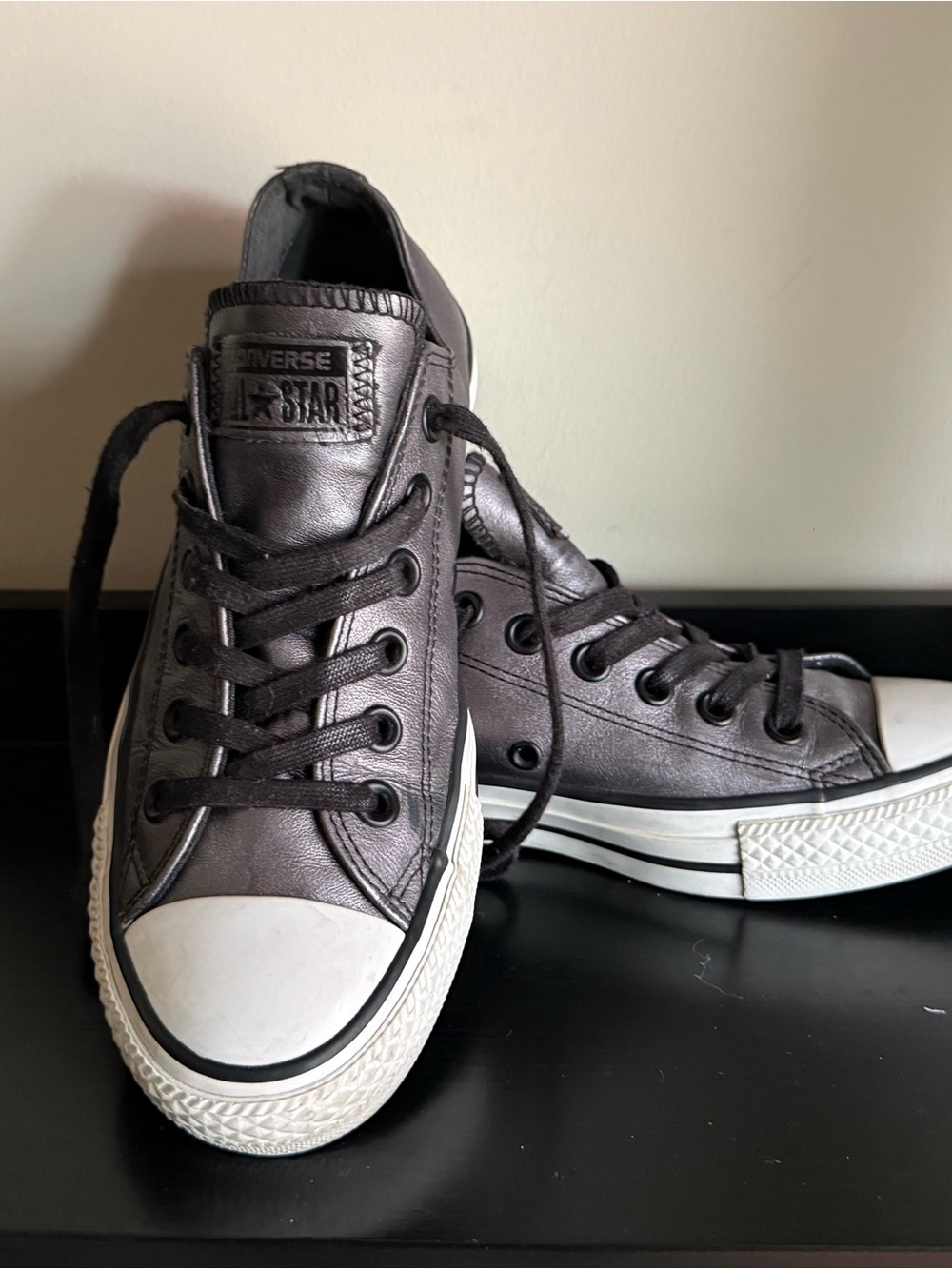 Converse Chuck Taylor All Star Metallic Leather Low Top Sneakers Women’s 7